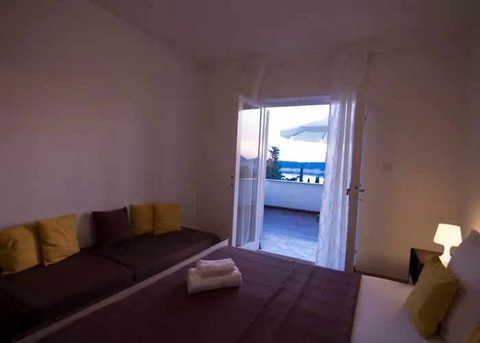 Sea View With Big Terrace / 2 Barbat na Rabu