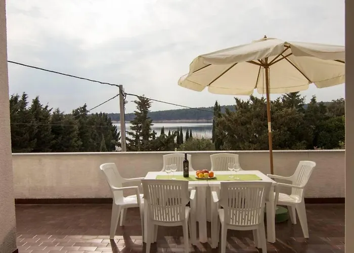 Sea View With Big Terrace / 2 Barbat na Rabu