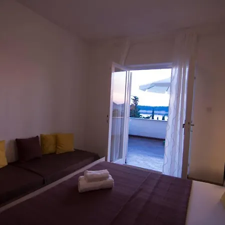 Sea View With Big Terrace / 2 Barbat na Rabu